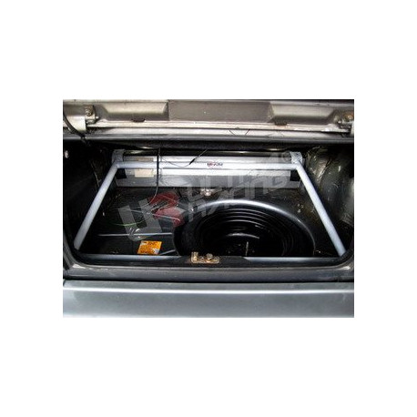 Povezivači muldi VW Golf I UltraRacing 4-točkasti povezivač muldi stražnjeg gepeka (pulfera) | race-shop.hr