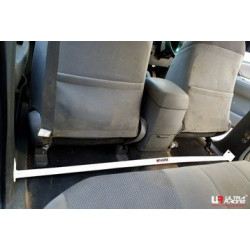 Toyota Hilux Vigo 05+ UltraRacing 2-točkasti podni povezivač muldi 1323